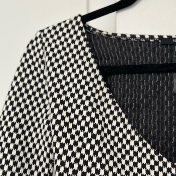 Black and White textured two pieces set - Picture 3 of 3